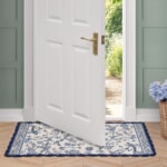 約66 × 114 cm（2'2" × 3'9"）